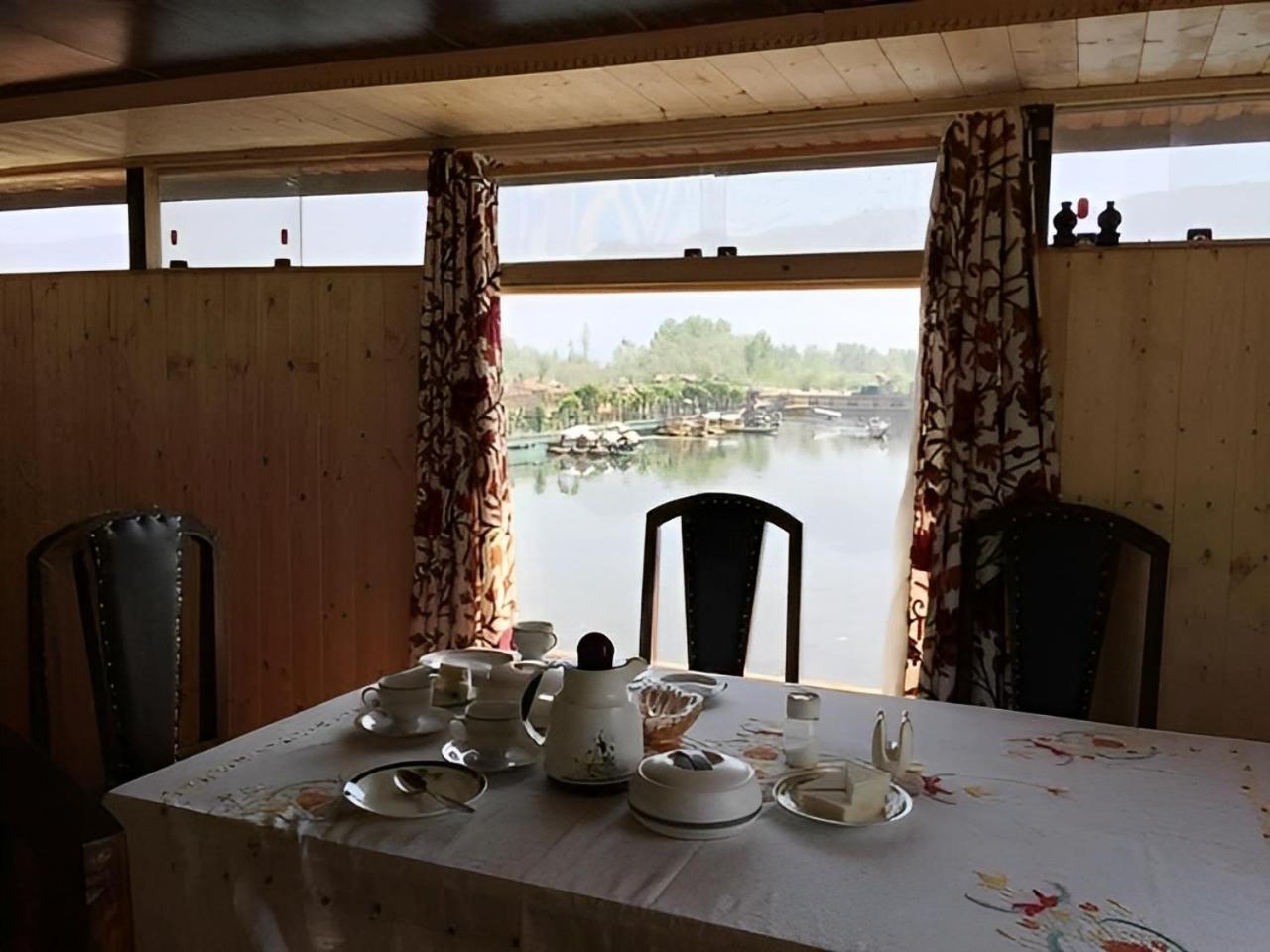 Heritage Amina Group Of Houseboats Hotel Srinagar  Ngoại thất bức ảnh